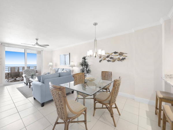 On Beach Vacation Condo Two Bedrooms in Marco Marco Island